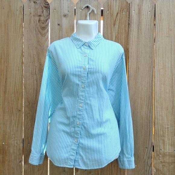 Levi's - Oversized Fit Striped Button Down Shirt - Picture 1 of 16